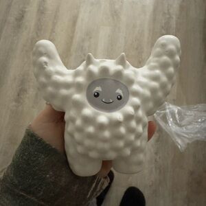 White Yeti plant pot